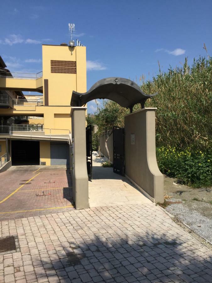 Casa Myconis 68Mq A Due Passi Dal Mare Di San Vincenzo Exterior foto